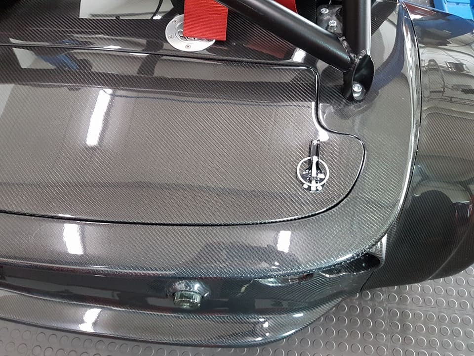 carbon boot lid for FW bodywork 
- carbon Abdeckung des Ablagefachs im Heck des Sport Turbo / FW