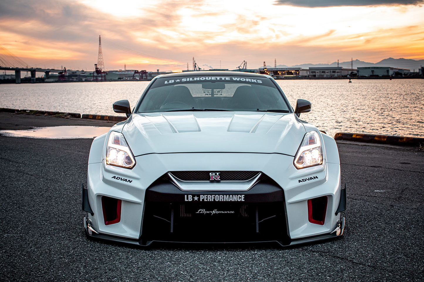 Liberty Walk LB-Silhouette Works GT suitable for Nissan 35GT-RR