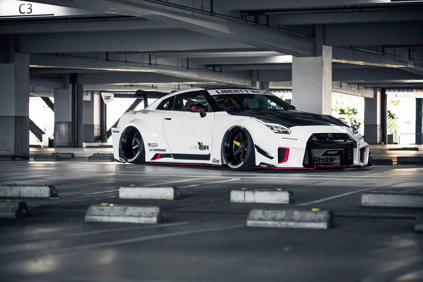 Liberty Walk LB-Silhouette Works GT suitable for Nissan 35GT-RR