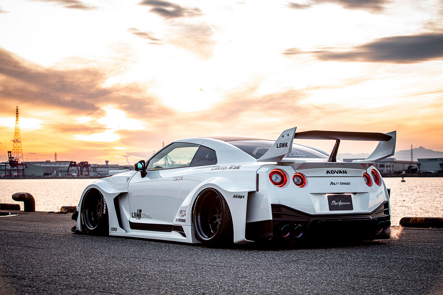 Liberty Walk LB-Silhouette Works GT suitable for Nissan 35GT-RR