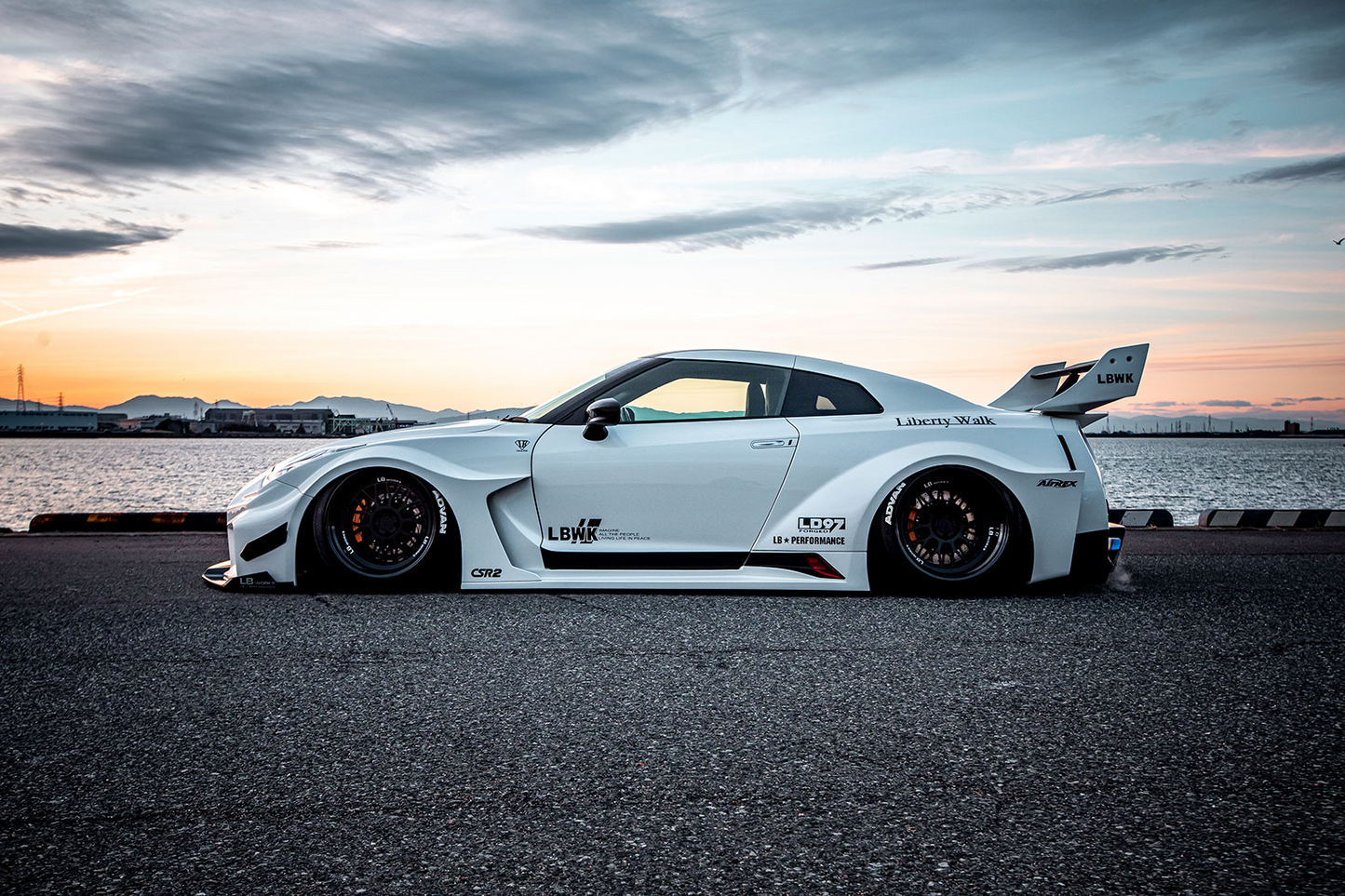 Liberty Walk LB-Silhouette Works GT suitable for Nissan 35GT-RR