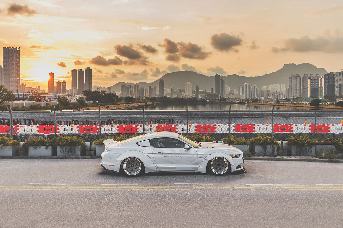 Liberty Walk LB-Works suitable for Ford Mustang