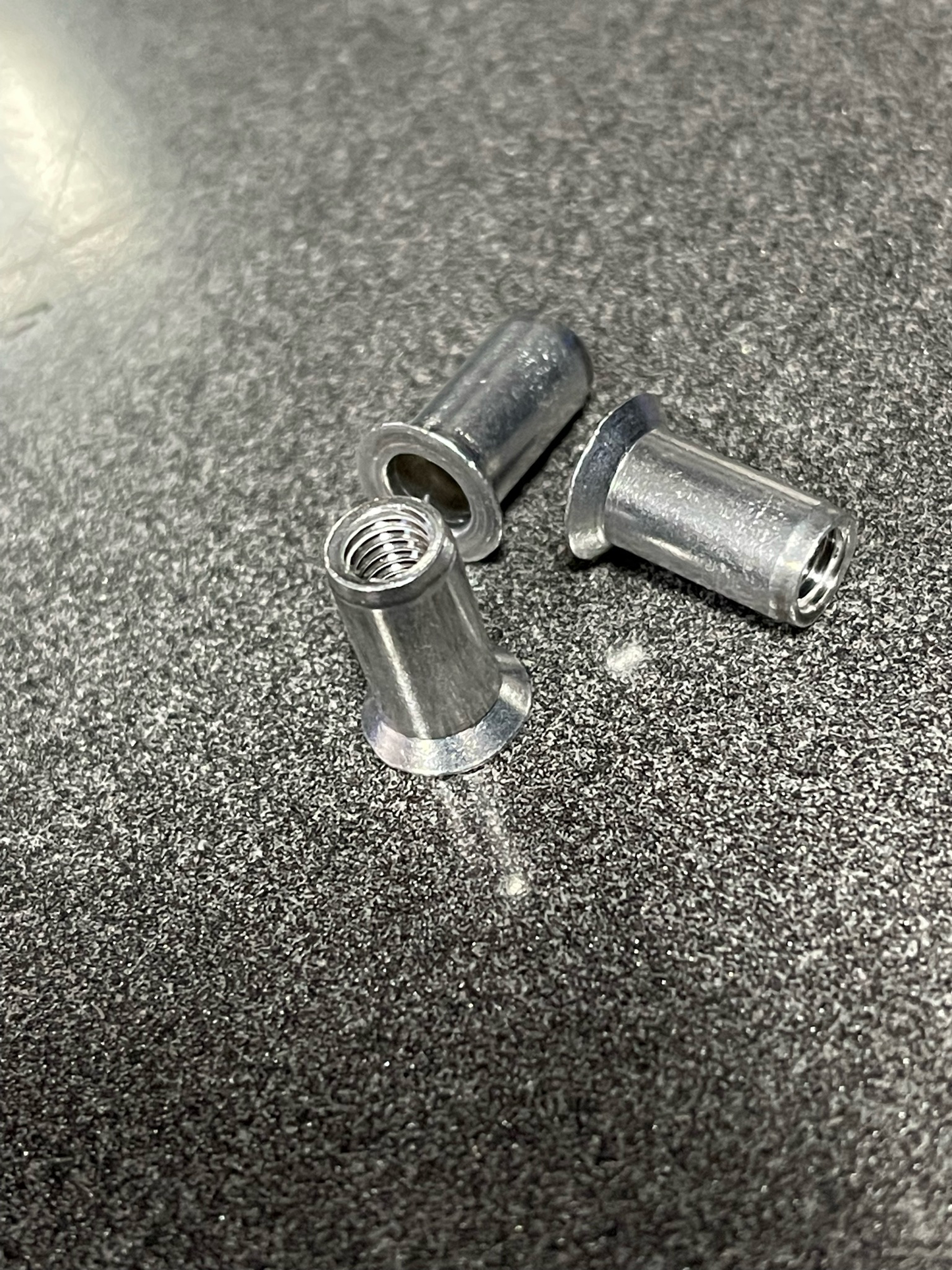 M5 well Nut / Thread Rivets - angled for close mount
gesenkte Nietmutter
‍