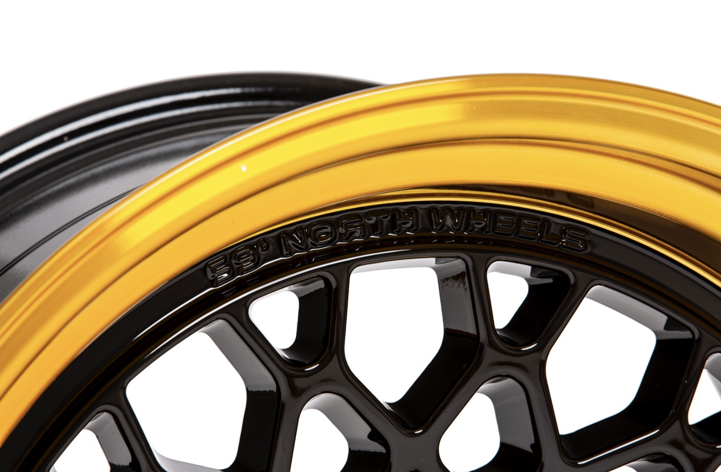 D-008 Gloss Black/Hypergold Lip